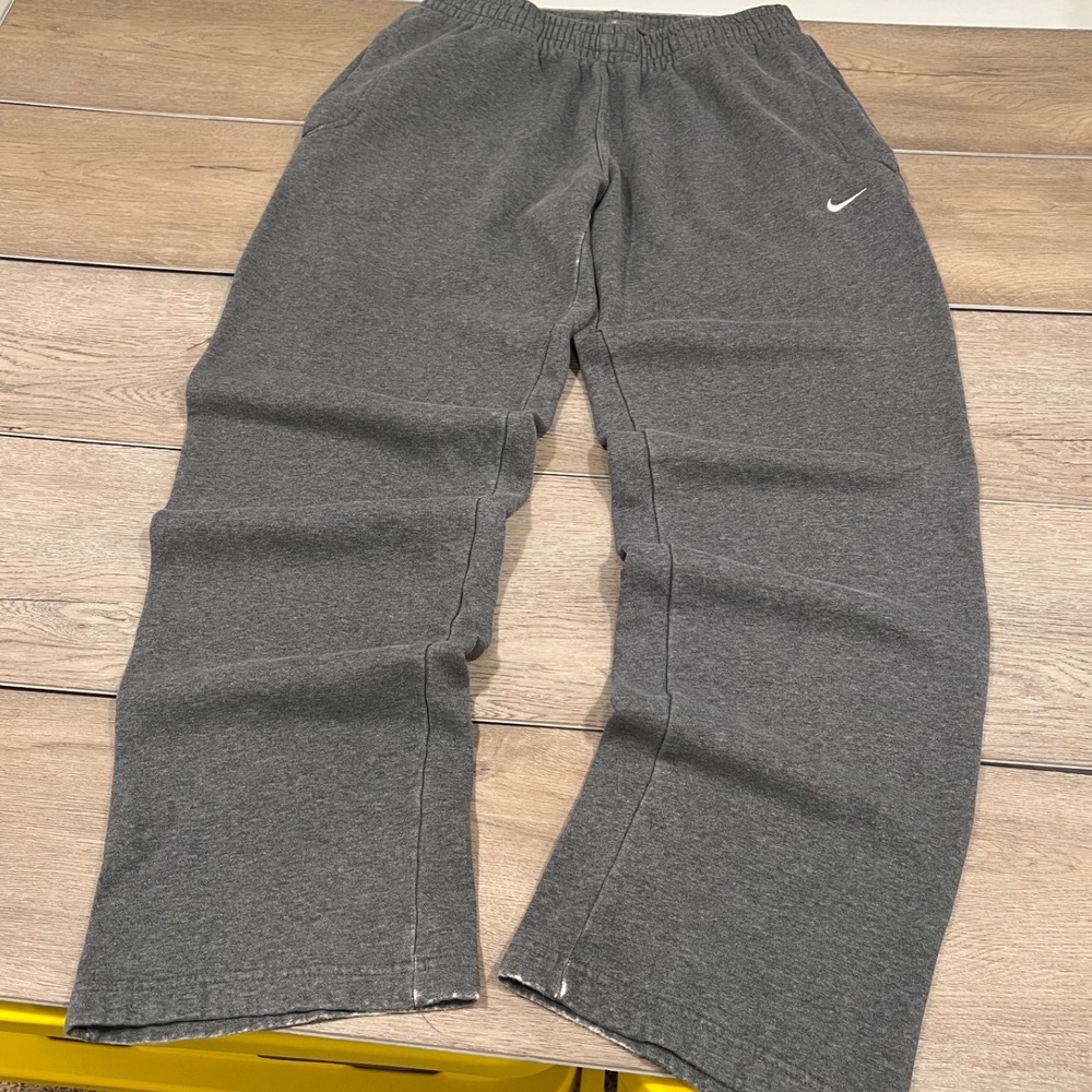Nike Mens Grey Wide Leg Baggy Sweatpants Joggers Size M Embroidered Swoosh